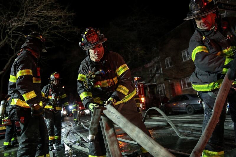 New York, brucia un intero palazzo nel Bronx 12