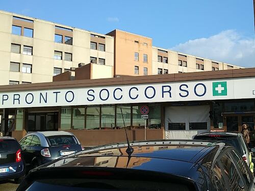 Ancona, parte un colpo di pistola nel gabbiotto dell'ospedale: denunciata guardia giurata