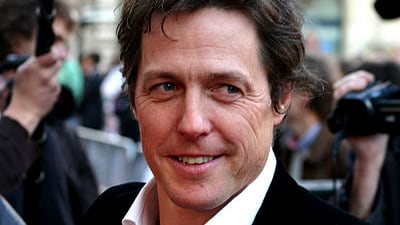 "Se potessi distruggerei i social network". Il duro affondo di Hugh Grant sul mondo di internet
