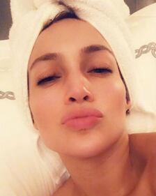 Jennifer Lopez super-sexy in costume 5