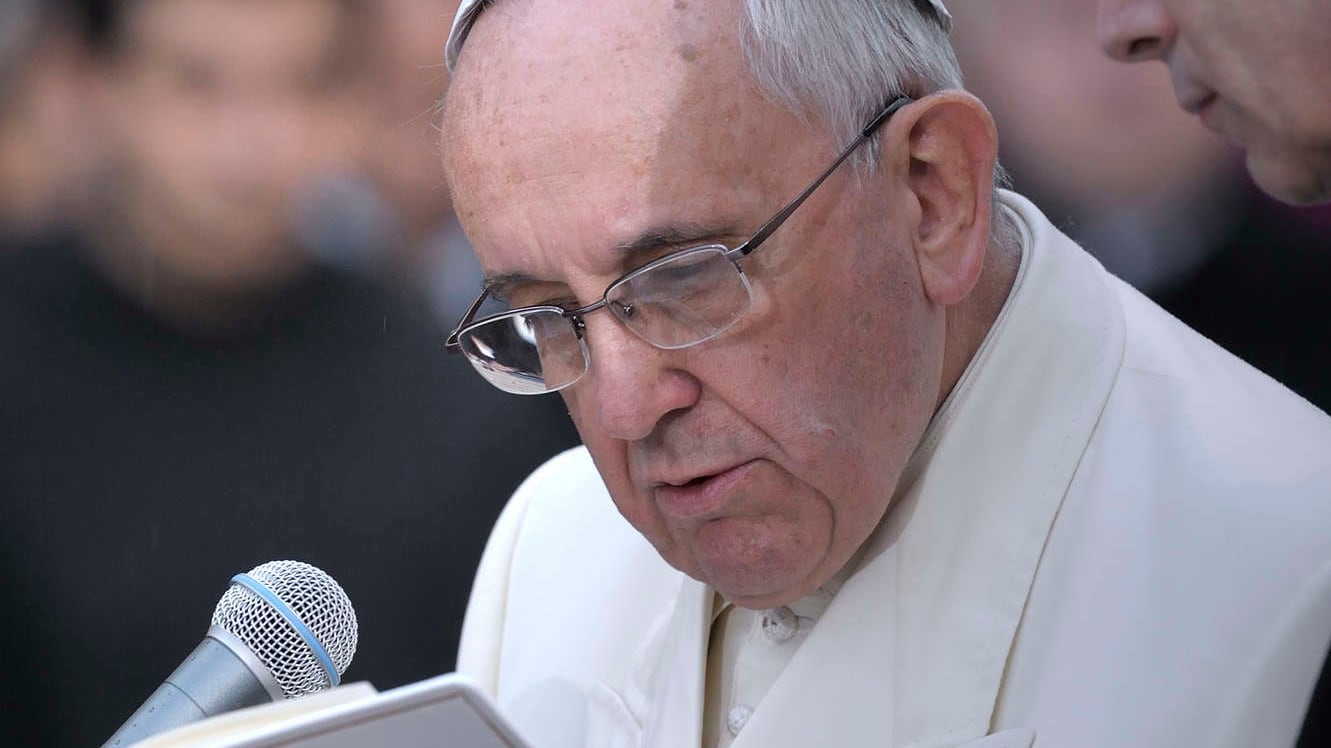 Il Papa bacchetta la Curia romana: "Non sia dogana burocratica e inquisitrice"