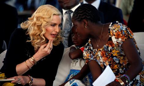 Madonna e Sharon Stone: sexy dive a confronto 7