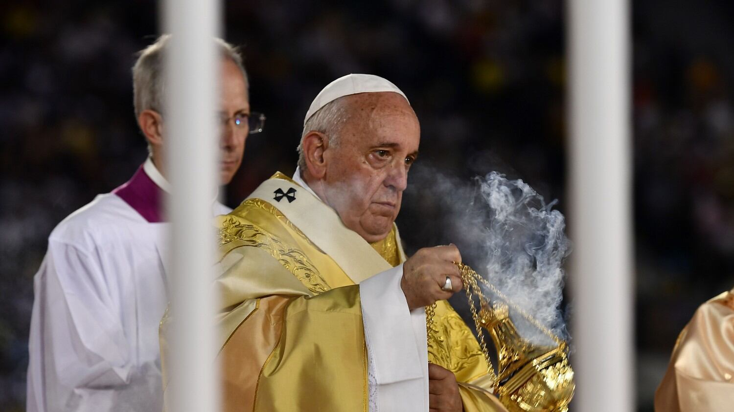 Abusi, Papa Francesco abolisce il segreto pontificio