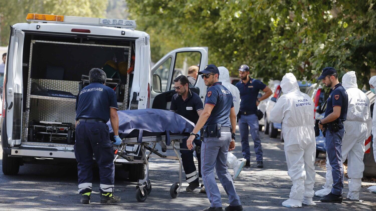 Corpo di una donna fatta a pezzi trovato nei cassonetti di Roma