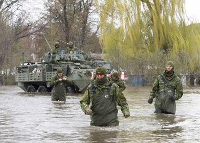 L'esercito canadese dispiegato contro l'alluvione in Quebec 25