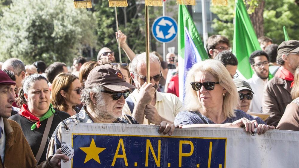 Indagato dopo offese dell'Anpi Salvini: "Sto col generale Riccò"