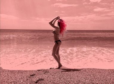 Roshelle sexy sulla copertina dell'inedito 9