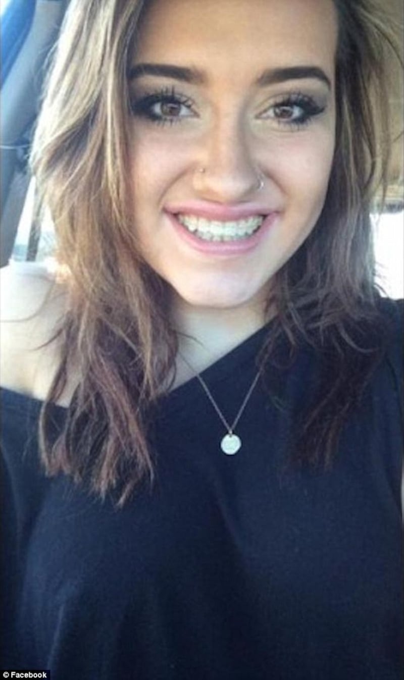 Kaitlyn Juvik, sospesa da scuola perché senza reggiseno 3