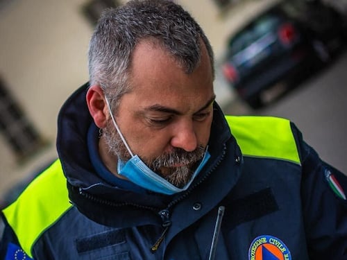 Nel primo giorno di sospensione dalla Camera l'on. Enzo Amich salva un uomo a Villa Borghese