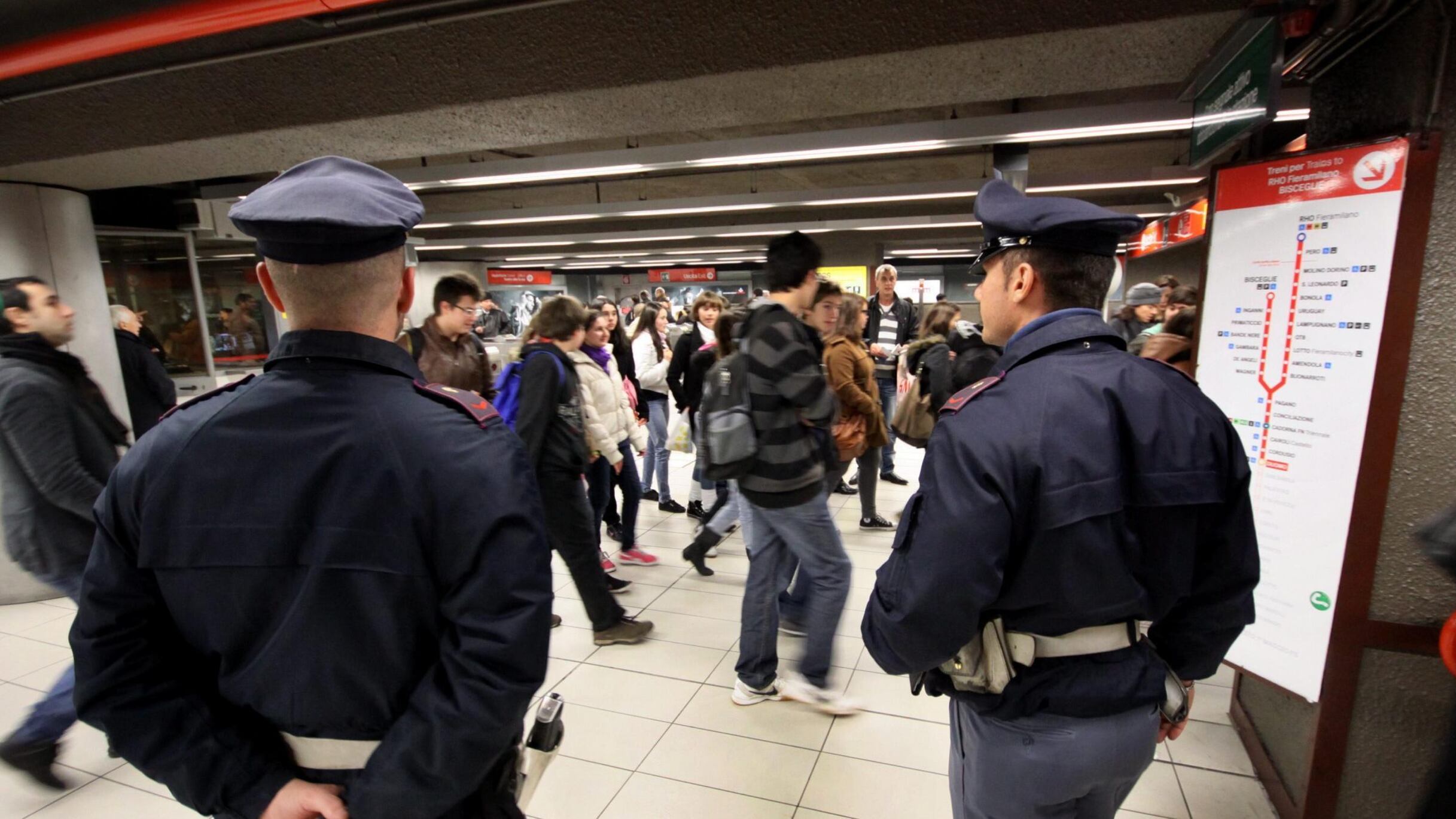 Giovane, seriale (e straniero): identikit del maniaco in metrò