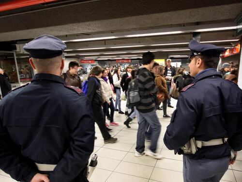 Giovane, seriale (e straniero): identikit del maniaco in metrò