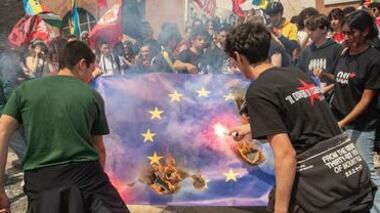 La sinistra brucia perfino la sua Europa
