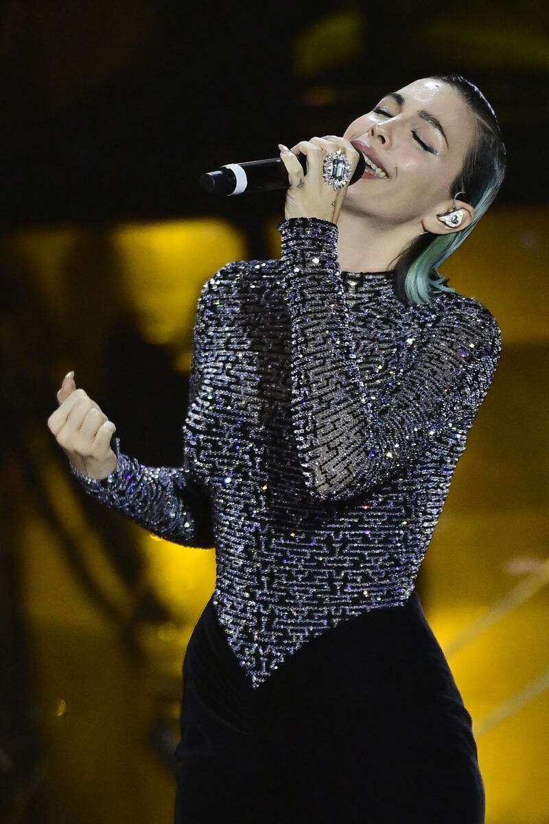 Sanremo 2024: ecco il look della finalissima del Festival di Rose Villain 5