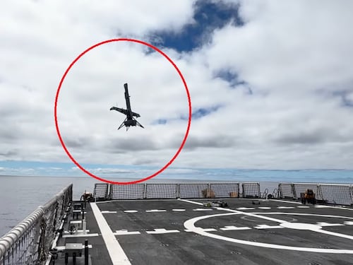 Gli Usa lanciano il drone V-BAT: cosa è in grado di fare e cosa c’entra la USS Portland