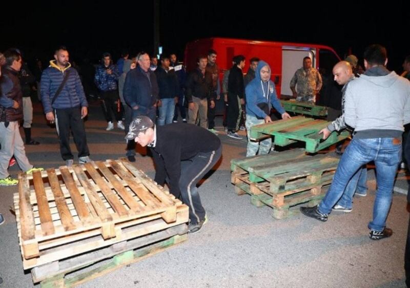 Ferrara, cittadini in strada contro i profughi 1