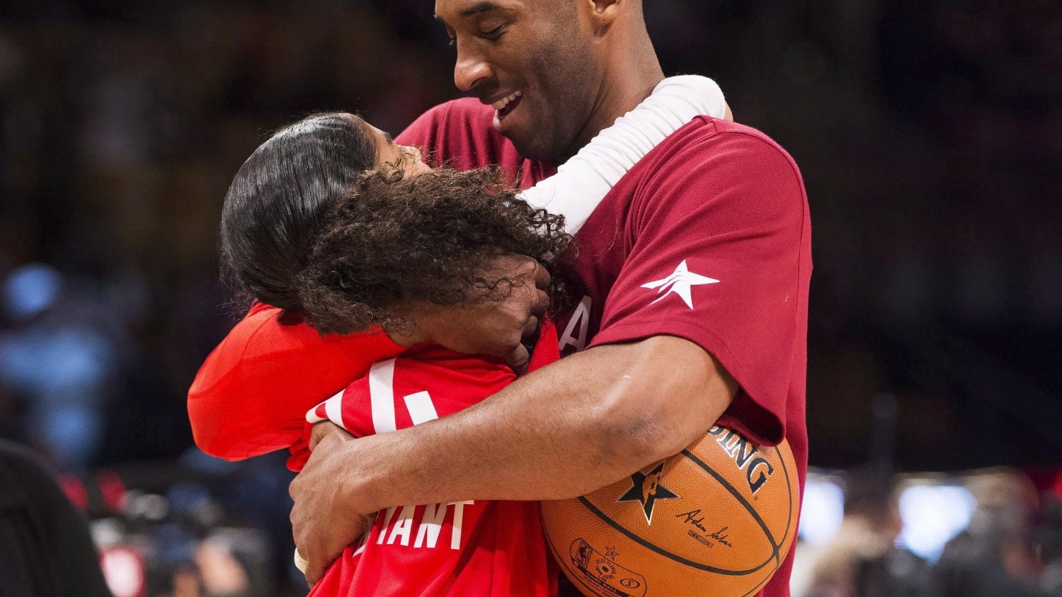 Vanessa Bryant crolla sui social: "Il mio cervello rifiuta di accettare che Kobe e Gigi siano morti"