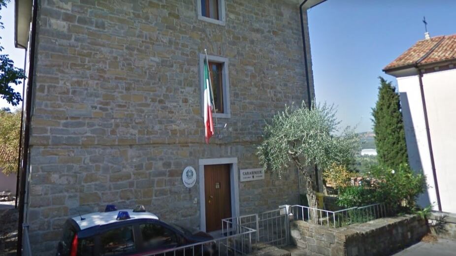Trieste, stranieri su scooter rubato feriscono agente e militare