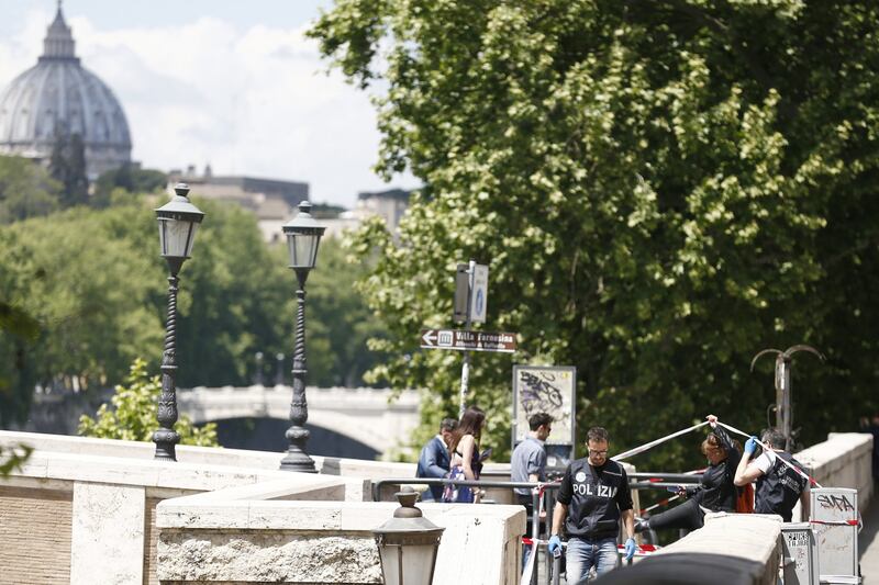 Roma, trovato il corpo di una donna sotto Ponte Sisto 11
