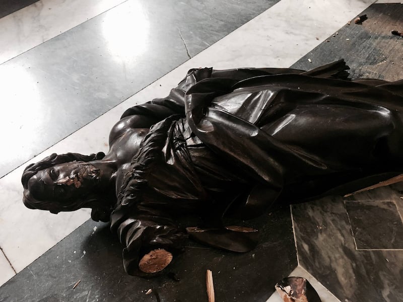 Ecco come l'immigrato ghanese ha sfregiato le chiese di Roma 5