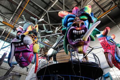 Renzi, Pannella e Trump sui carri del carnevale a Viareggio 4