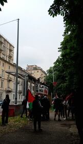 Torino sotto assedio dei manifestati: vandalizzato il centro e bloccata la stazione 4