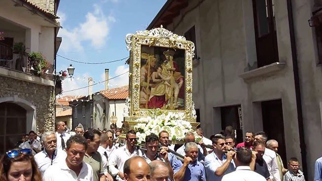 Boss vuole portare la Madonna: stop dei carabinieri