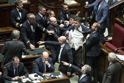 Fiano dà in escandescenze in Aula 11