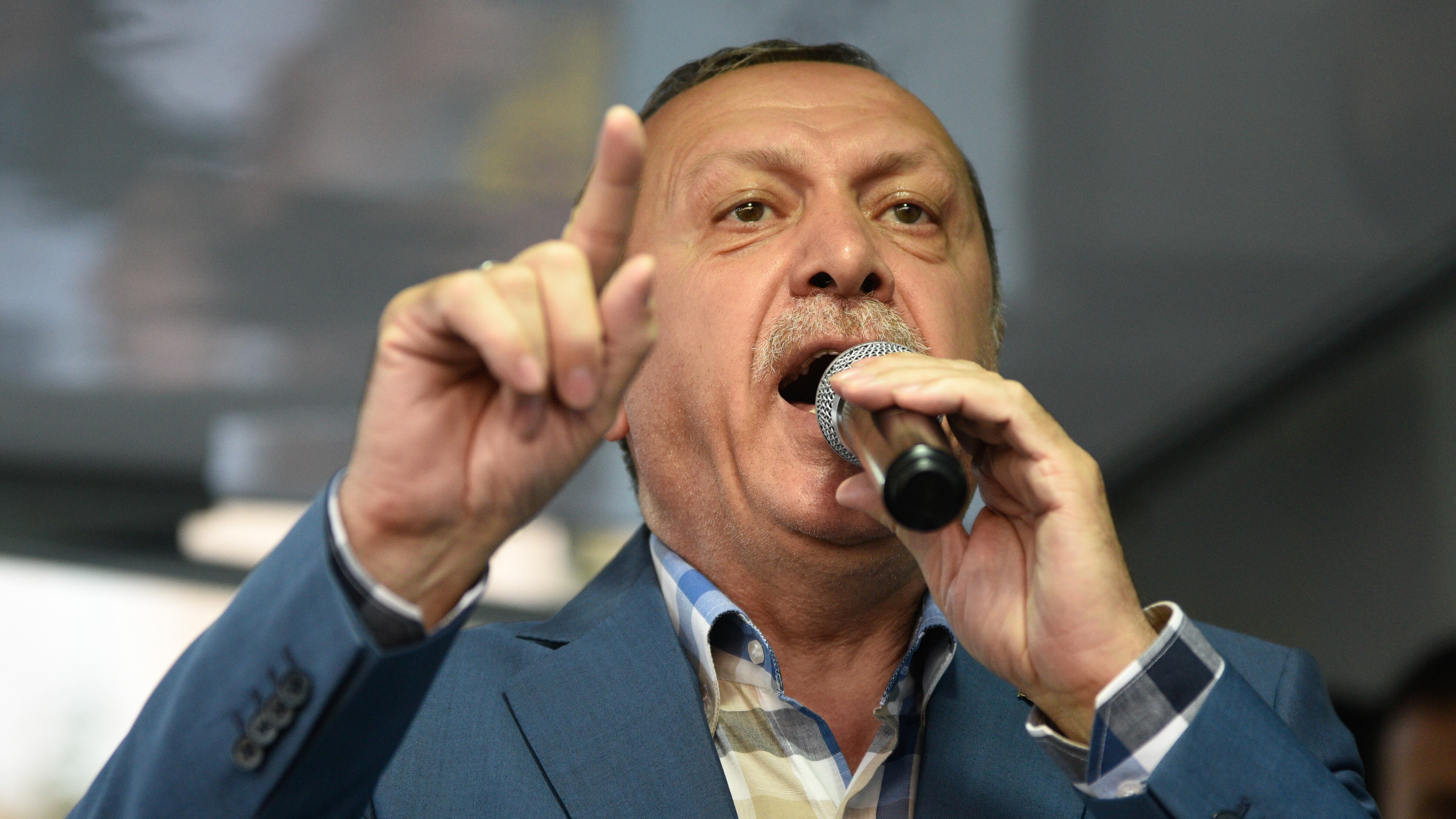 La minaccia di Erdogan: "Gli europei non cammineranno sicuri"