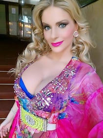 Francesca Cipriani, seno in mostra al mare 11