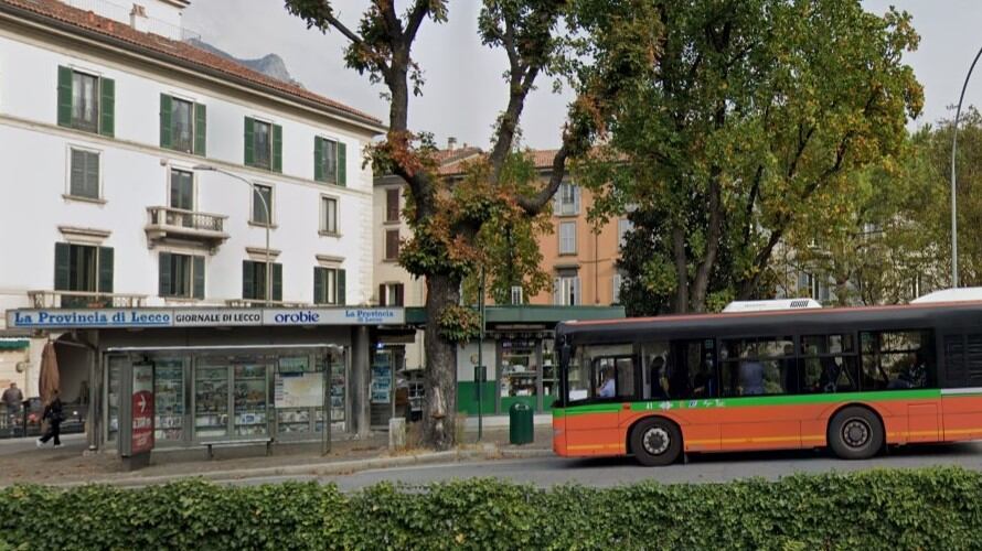 Straniero col biglietto non in regola aggredisce due controllori
