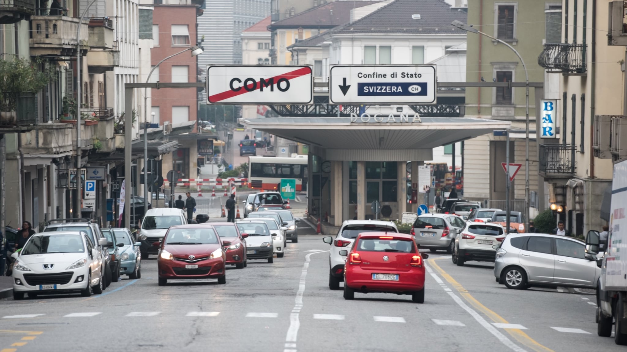 Frontalieri, il Ticino blocca i versamenti alla Lombardia: le tensioni dopo Crans-Montana