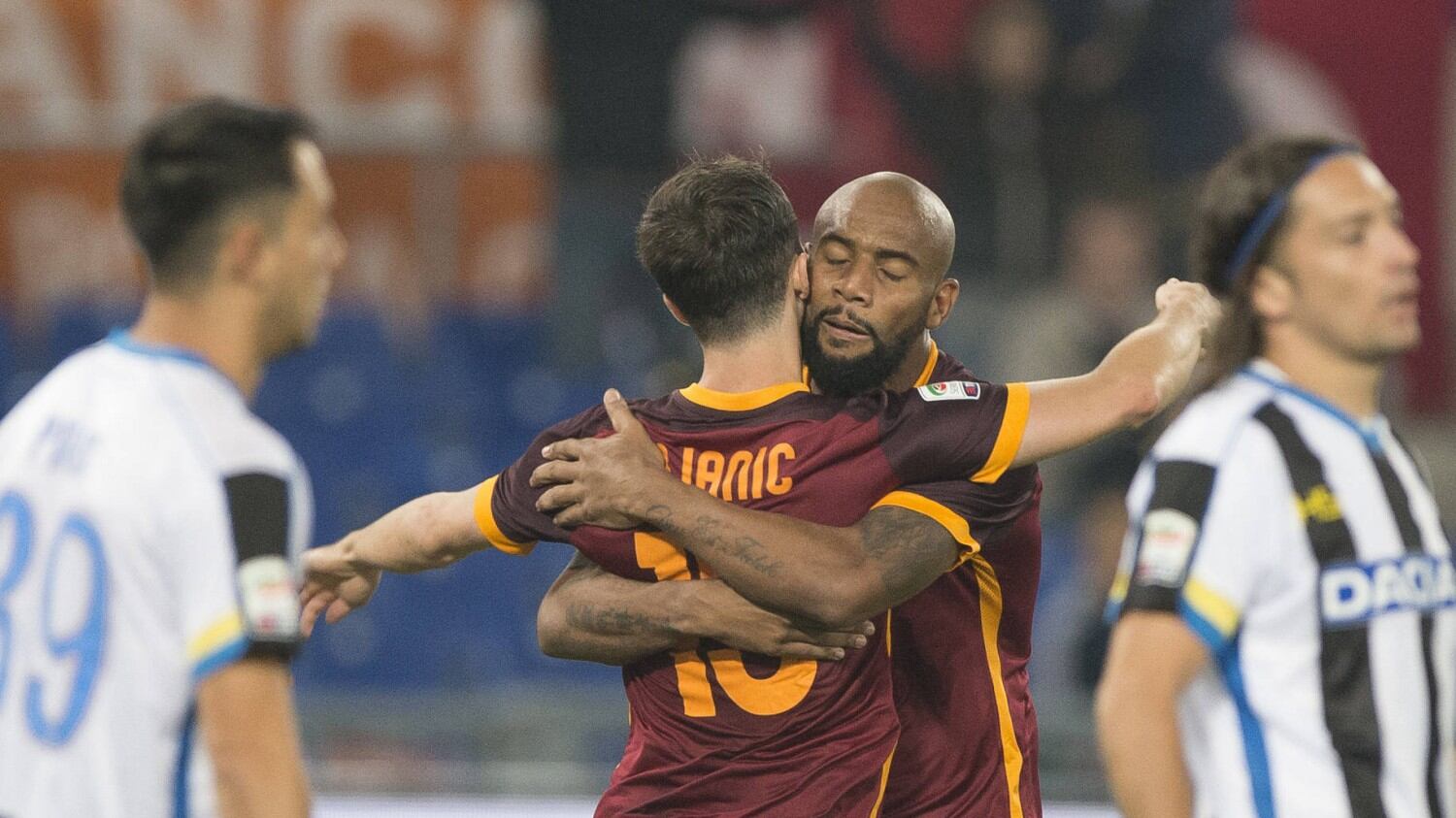 Pjanic e Maicon, gol lampo La Roma riprende la testa