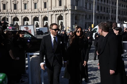 ddio a Valentino: Roma si ferma per l’ultimo saluto al re della moda, tra vip e istituzioni 7