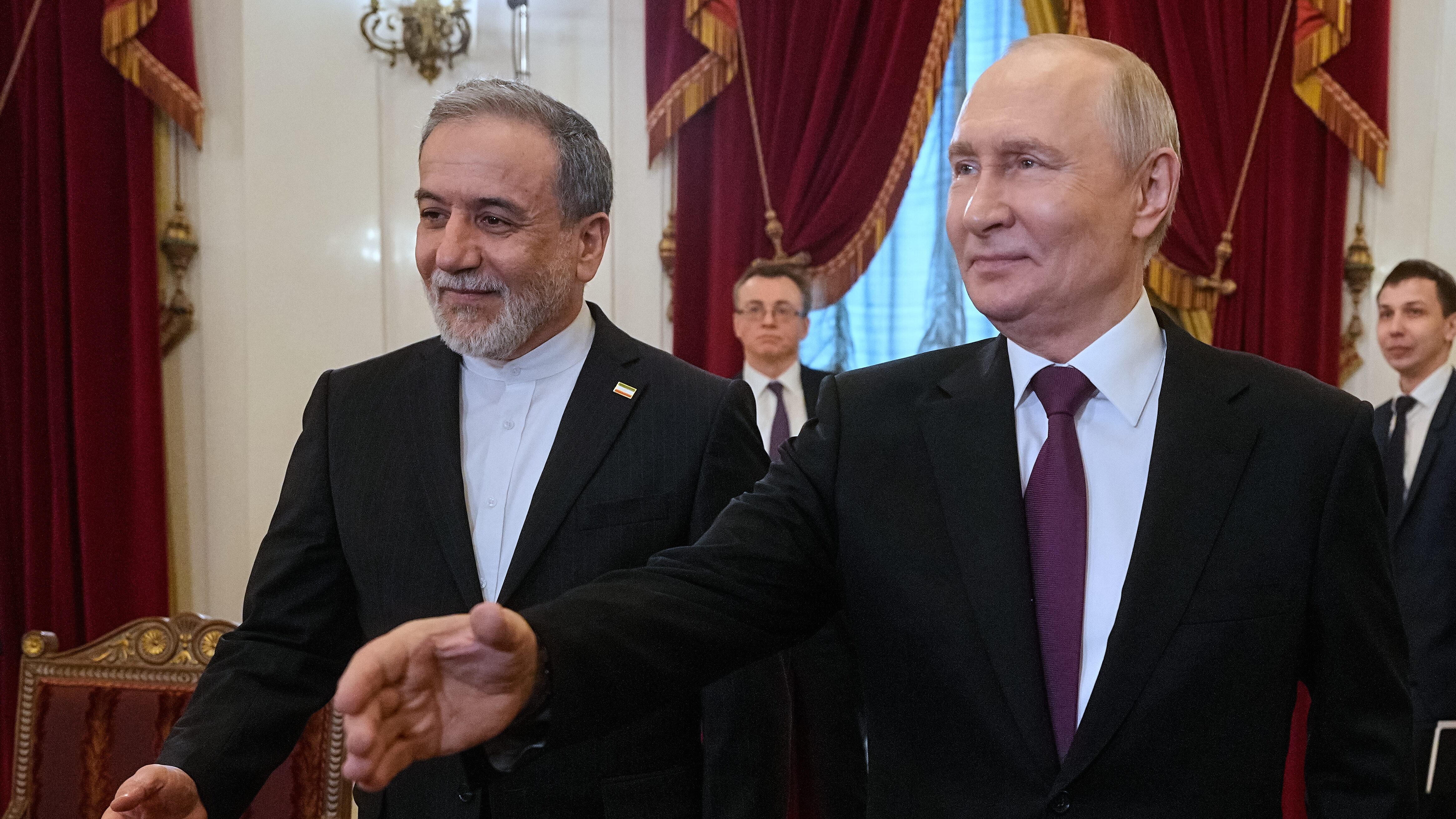 Iran, sponda con Putin. L'offerta solo sullo Stretto (senza parlare dell'uranio)