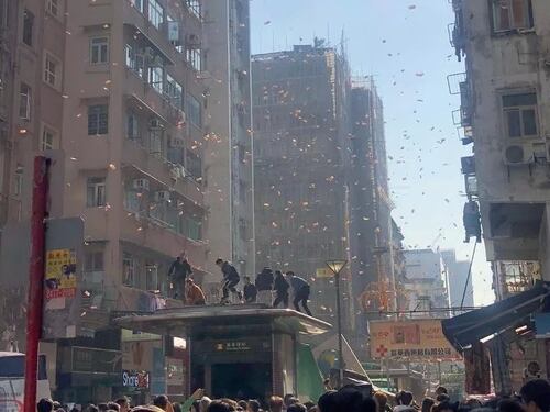 Hong Kong, piovono soldi: "Sono come Robin Hood"