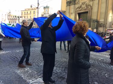 Napoli, una "marea azzurra" protesta per la vivibilità 6