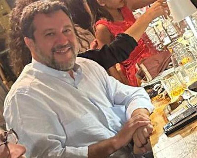 Meloni, Salvini e famiglie a cena in un'osteria toscana 2