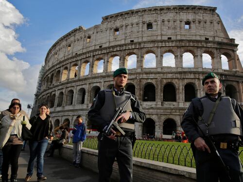 Alfano abbandona i poliziotti: "Giubbotti antiproiettile scaduti"