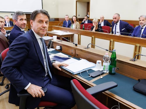 Conte si presenta davanti alla commissione Covid: “È un plotone di esecuzione”