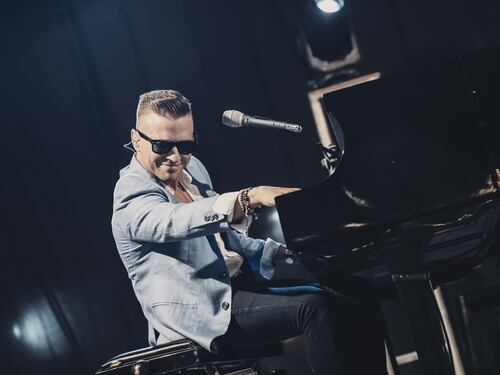 Diaz 7, serata a suon di rock'n'roll con il performer Matthew Lee