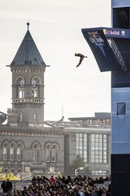  I tuffi da 27 metri della Red Bull Cliff Diving World Series 2019 1
