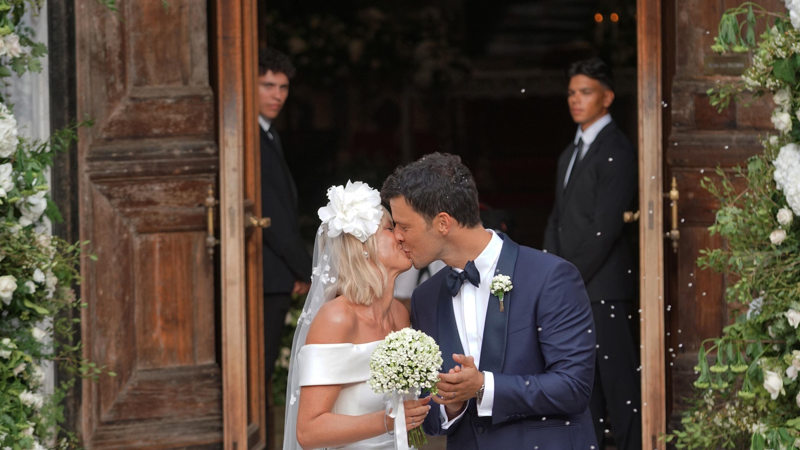 Lo strascico, le damigelle e il grande assente. Così Federica La Divina ha detto "sì" a Matteo