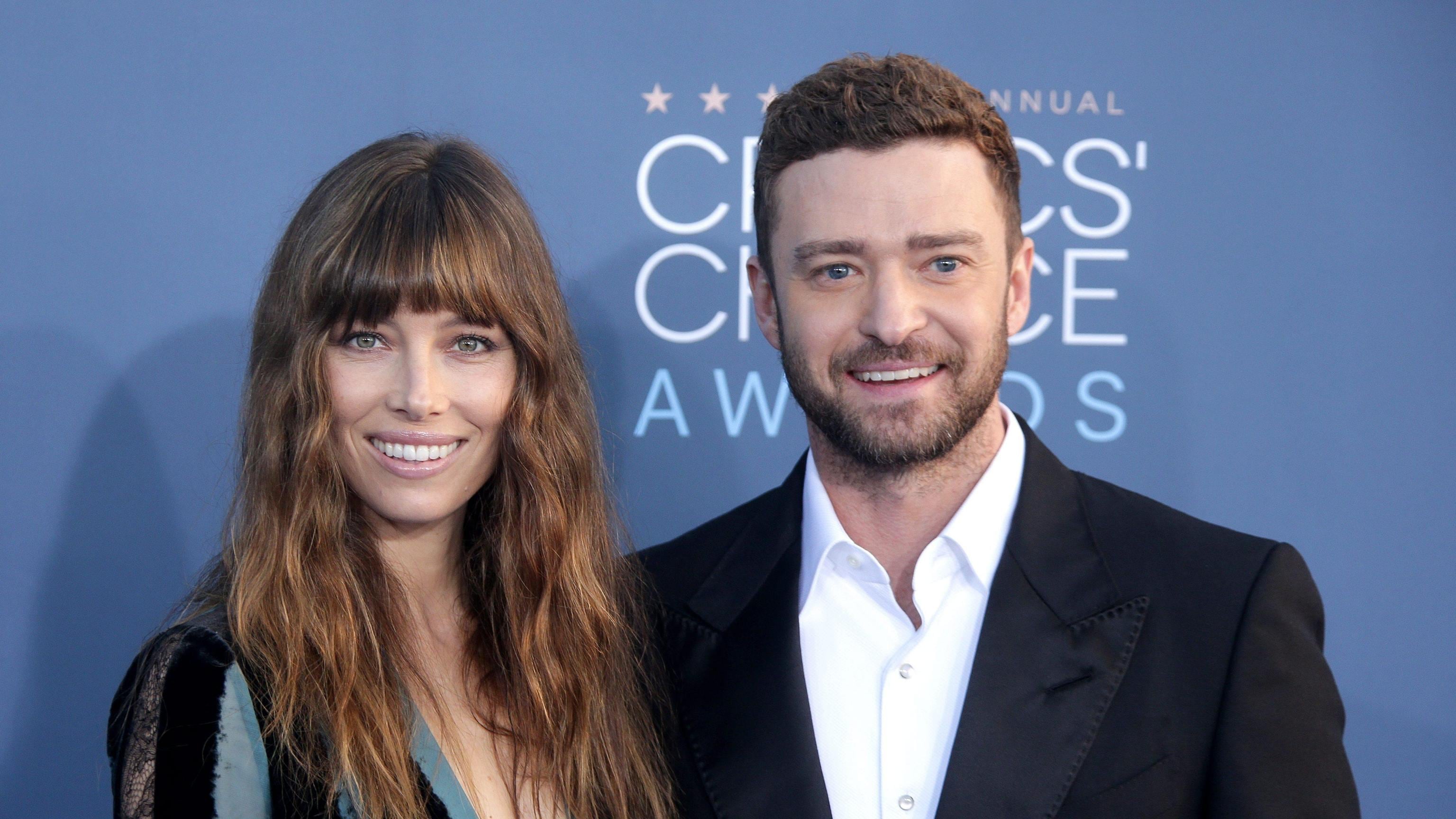 "Merita di vivere in pace". Jessica Biel difende Justin Timberlake dopo le accuse di Britney