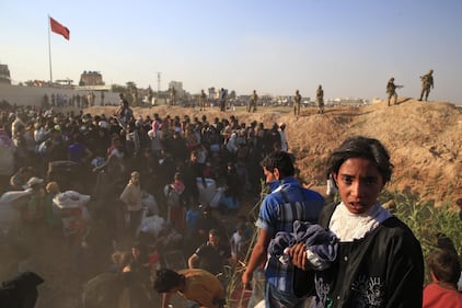 I profughi sfondano il confine tra Turchia e Siria 8