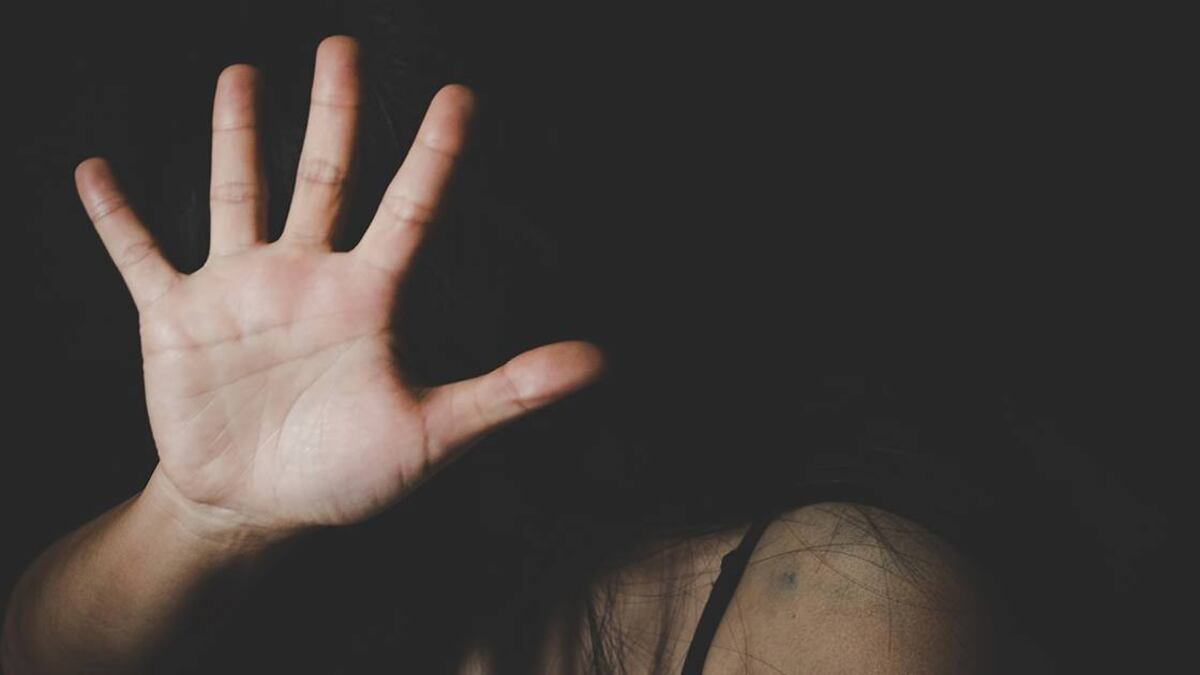 Romeno ammazza di botte la moglie dopo averle portato via la figlia
