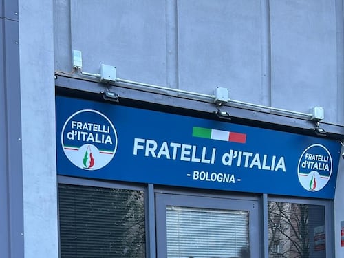 Sputi e scritte “antifa” contro la sede FdI: ancora odio rosso a Bologna