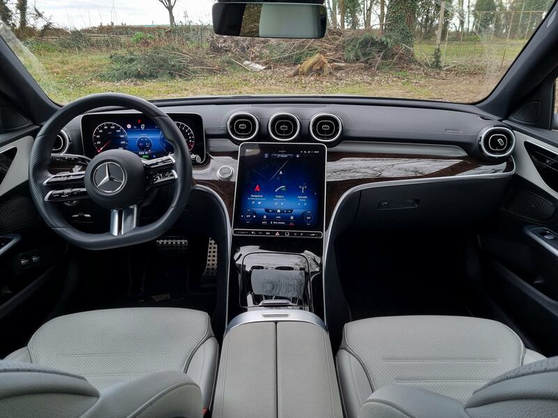 Mercedes Classe C 300e: le foto del plug-in della Stella 21