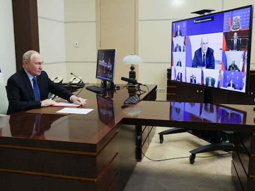 Putin alza la tensione con la Nato: perché proprio adesso?