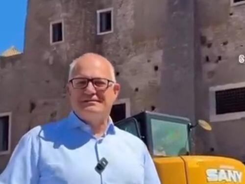 "Sarà un bellissimo centro culturale…”. Il video di Gualtieri prima del crollo della Torre dei Conti