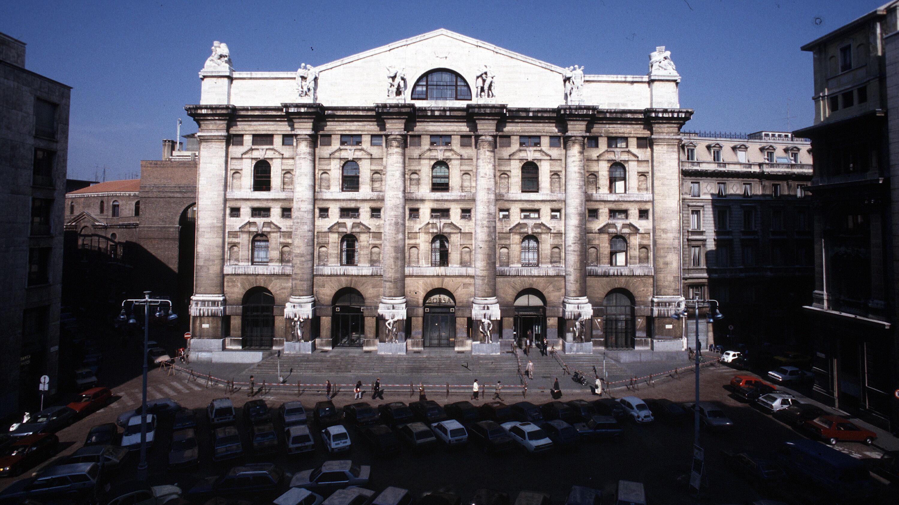 Palazzo Mezzanotte, Borsa in campo